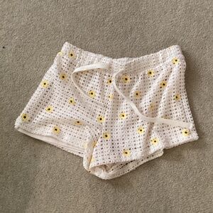 No Boundaries Crochet Flowered Shorts Size M